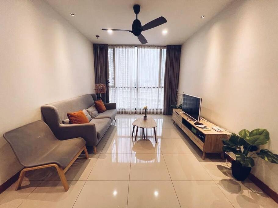 PromoConnected Train 2 Bedroom Above Mall กัวลาลัมเปอร์ ภายนอก รูปภาพ