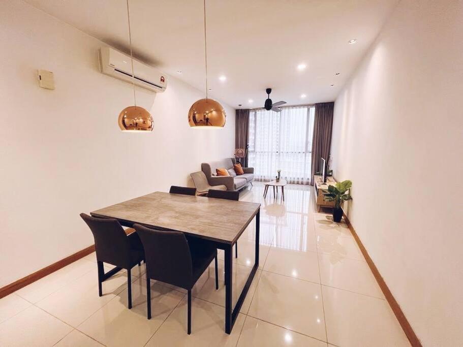 PromoConnected Train 2 Bedroom Above Mall กัวลาลัมเปอร์ ภายนอก รูปภาพ