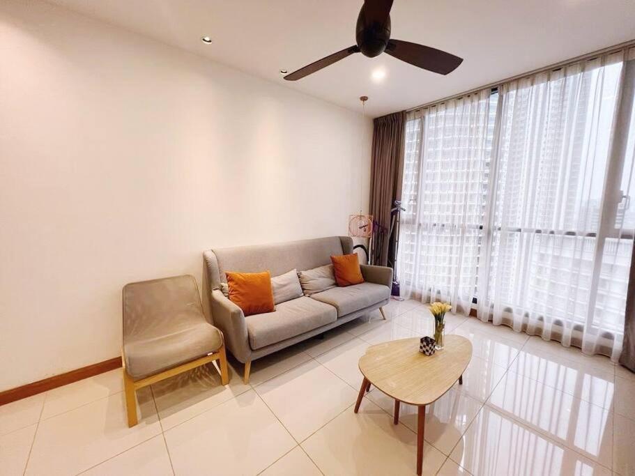 PromoConnected Train 2 Bedroom Above Mall กัวลาลัมเปอร์ ภายนอก รูปภาพ